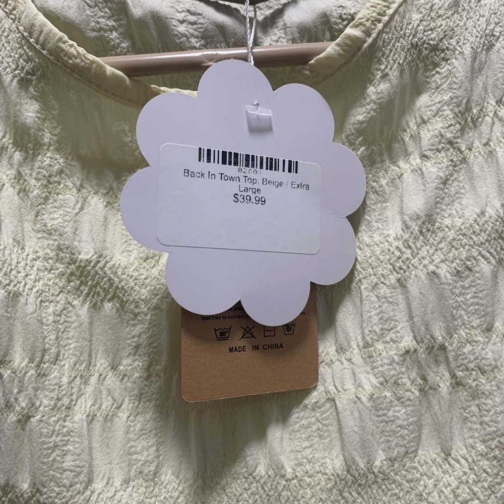Flowey summer shirt,  Excellent condition with tags, never worn, smoke free home
